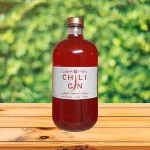 Vom Feld ins Glas, Getränke, Food, Food Deluxe, Fine Food, Accessoires, otrend.ch, opower.ch, omarket.ch, otrend, opower, omarket, trend, power, market, Trends, Trend-Scout, Trend-Shop, Online-Shop, Bernevo, Bernevo AG, Zuckerrüben, Zuckerrübenschnaps, Schnaps, Cocktail, Rum, Swissmade, Geschenk, Geschenkidee, Geschenkbox, Röm, Röm el Primero «puur», Röm el Primero «fiin», Röm el Primero, Fass, Fässli, Box, Röm-Box, Röm-Fässli, klaar, bruun, Neutrum, Tanne, Tannä, Bouquet, Rum Cola, Skipiste, Neutrum «klaar», Neutrum «bruun», Neutrum-Duo, Likör. Tannä-Likör, Tannä-Likör Doppelpack, Tannä-Likör 50ml 100er BOX, Büezer Gin, Gin, Botanicals, Flasche, Gin-Cocktails, Handwerkskunst, bodenständig, Swissmade, Schweiz, Geschmack, Chili Gin